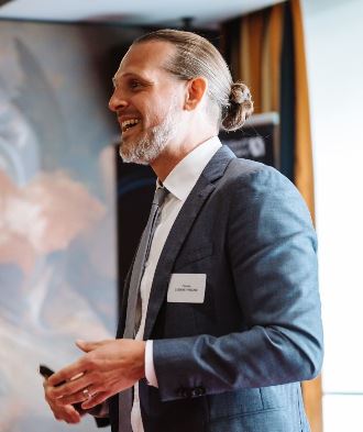 florian_luedeke-freund_2023_quadrat_small